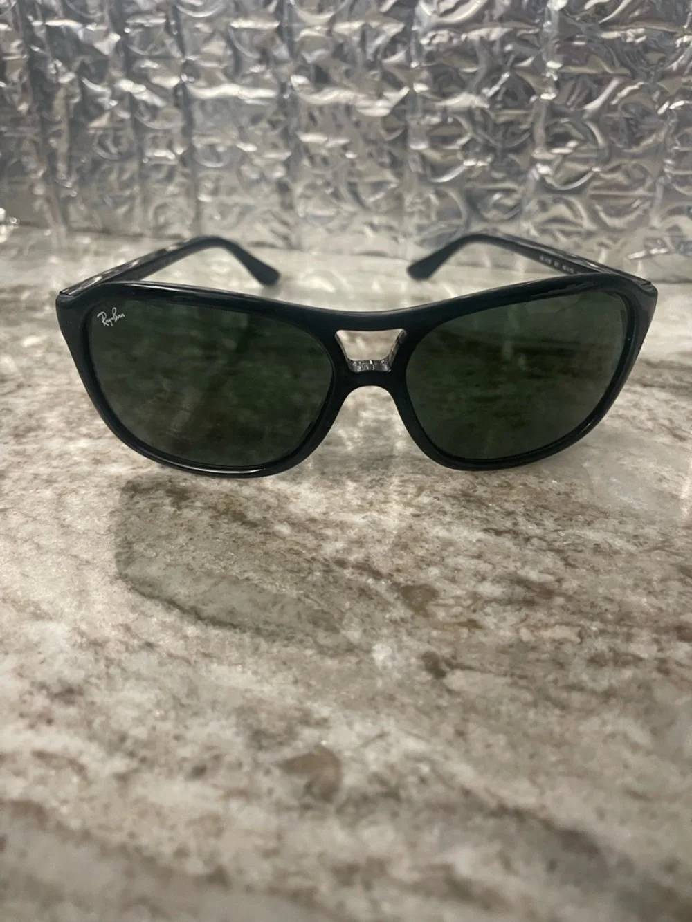 Authentic Ray-Ban RB4128 Black Frame Sunglasses - Picture 5 of 5